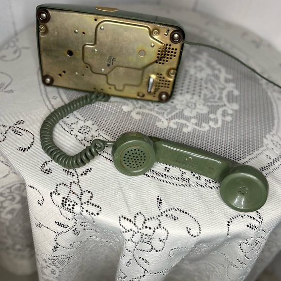 Vintage Avocado Green Rotary Phone - Picture 4 of 6